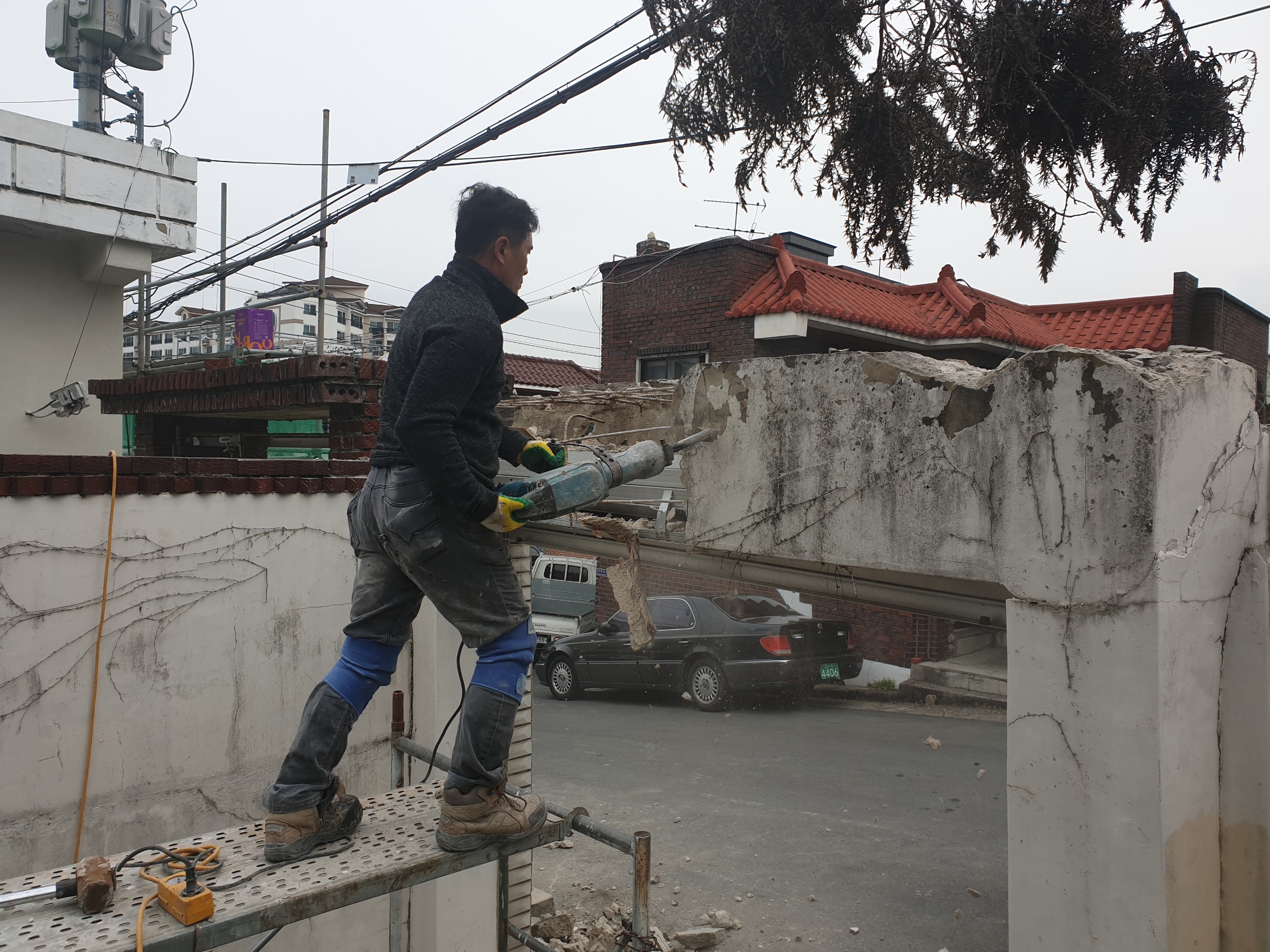 수성구 만촌동 공구리샷다 대문철거 사진